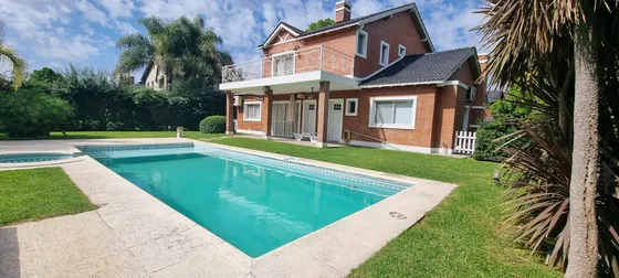 Excelente Casa En Campos