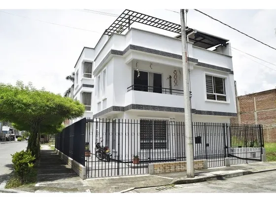  Casa En Venta .  Altamira. Palmira. Valle.