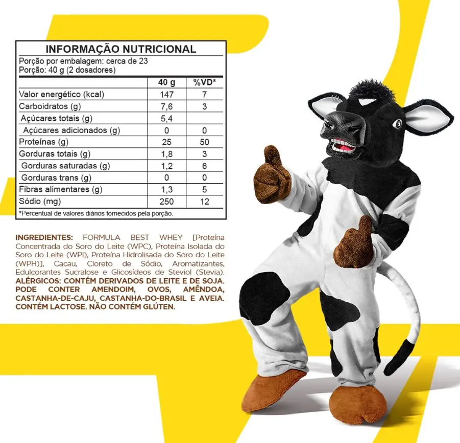 Tabela de informação nutricional e lista de ingredientes do Whey Best Whey Toddy, acompanhada do mascote vaca Toddy fazendo um sinal de positivo.