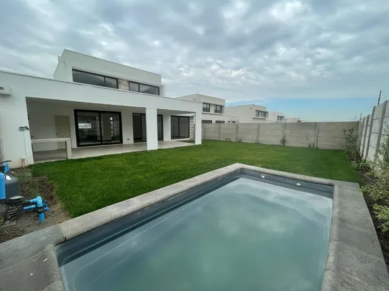 Casa Nueva, 4d 3b, Quincho, Piscina, La Ñipa