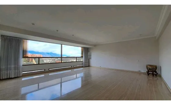 Vendo Apartamento 200m2 La Alameda 7965