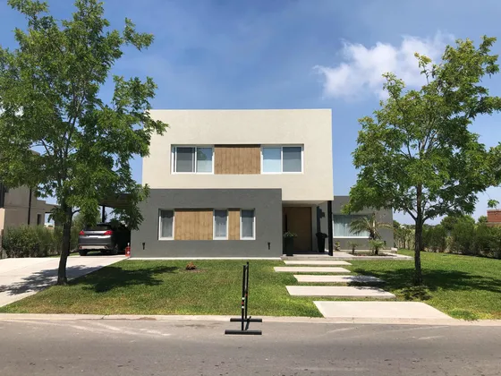 Moderna Casa En El Canton Golf. Dueño Directo.