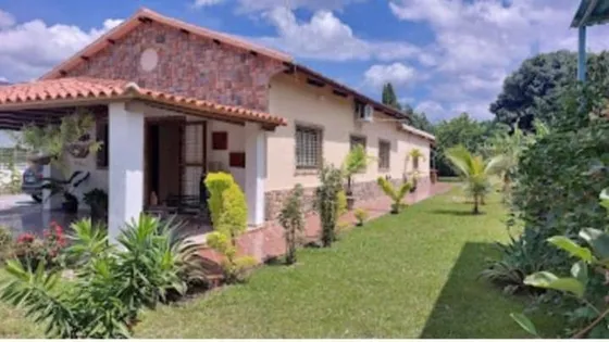 Casa En La Colonia De Chirgua A 45 Min De Valencia. 1300 Mts2 