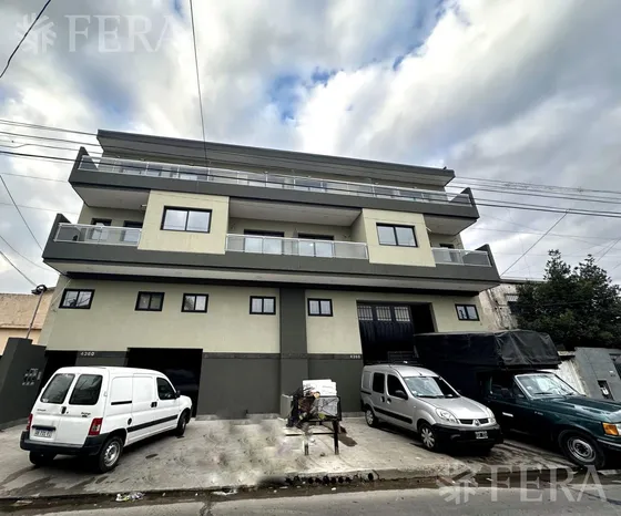 Edificio En Estanislao Zeballos Al 4300 En Villa Dominico