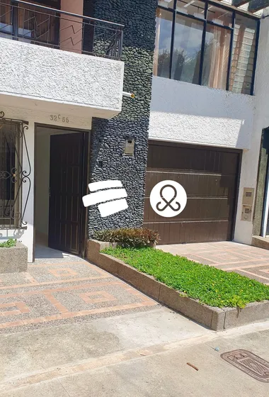Casa En Venta En Medellín, Belén Malibú 5 Habitaciones