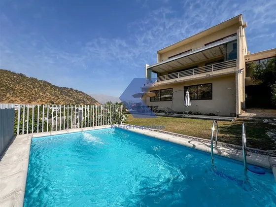 Casa En Venta De 4 Dorm Más Estar En Lo Barnechea