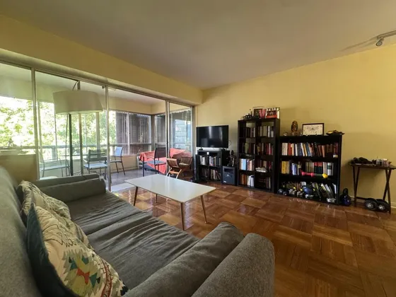 Vendo Amplio Dpto En Juan Xiii, 3 Dorm Más Servicios