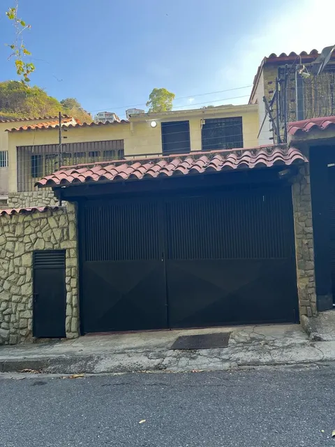 En Colinas De Santa Monica Se Alquila Un Acogedor Anexo De 27 Mts En Un Solo Ambiente Para Ejecutivo O Estudiante.