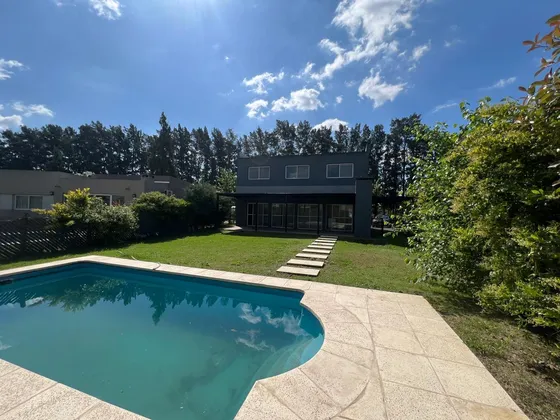 Casa En Venta 3 Dormitorios Mas Dependencia San Eduardo Pilar Del Este Con Renta