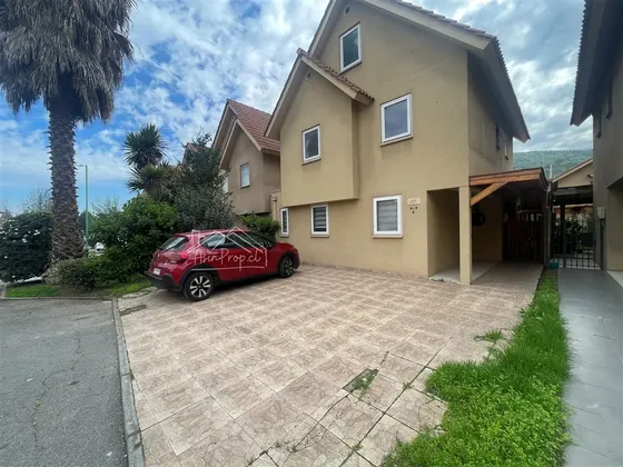 Casa En Venta De 5 Dorm. En Huechuraba
