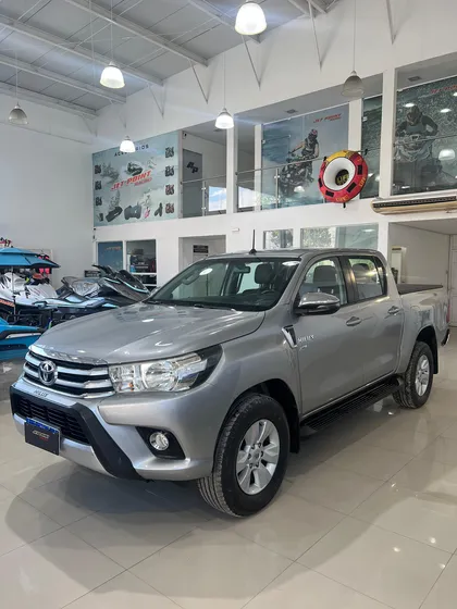 Toyota Hilux 2.7 Srv Cab. Dupla 4x2 Flex Aut. 4p