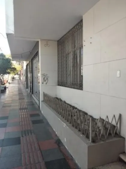 Amplia Propiedad 2 Plantas Adaptada Para Uso Comercial