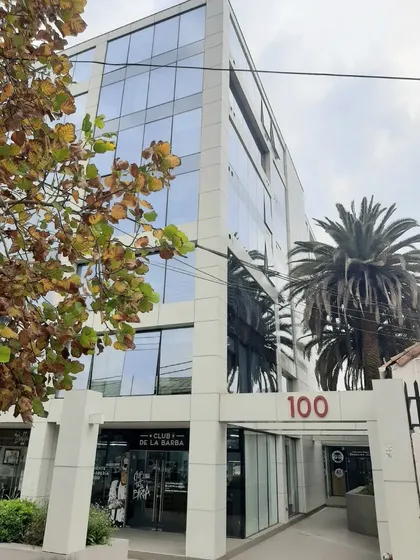 Oficina Cercano Metro Chile España.