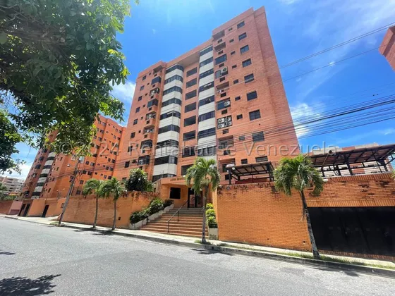 Maritza Lucena Tiene En Venta, Hermoso Y Amplio Apartamento Totalmente Remodelado Y Amoblado, Amplias Habitaciones, Parque, Planta Eléctrica, Sala De Fiesta, Vigilancia 24/7, Listo Para Mudarse.