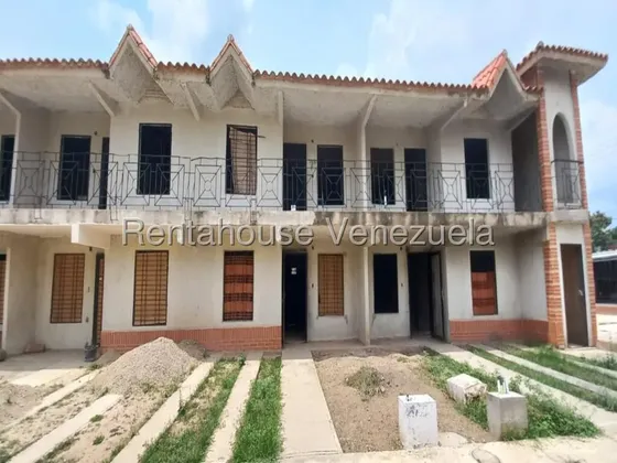Casa En Venta En Obra Gris Gran Potencial Akmg Flor Amarillo Valencia 26-18651