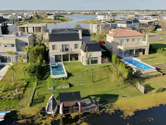 Casa En Venta Al Agua  C/ascensor Marinas Puertos