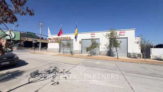 Excelentes Locales Comerciales Nuevos En El Centro...