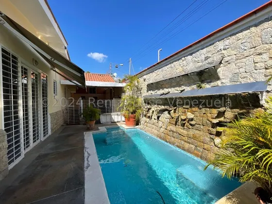 Exuberante Casa Con Jardines, Piscina Y Parrillera, En El Limon. Ljsa 25-7006