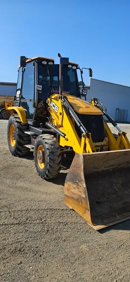 Retroescavadeira Jcb 3cx 4x4