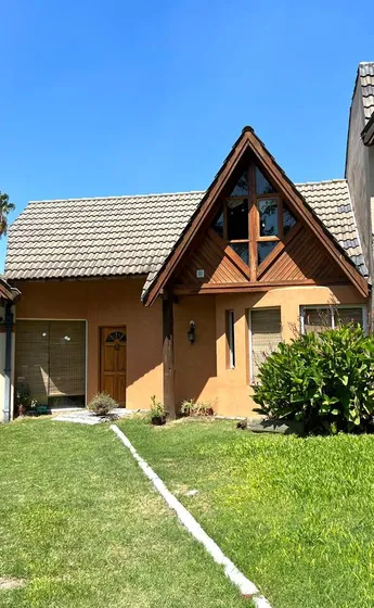 Casa 3 Ambientes  En Venta En Complejo Arbolado Con Parque- Ituzaingó Norte