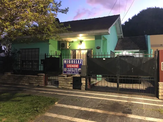 Casa Chalet  En Venta En Monte Grande, Esteban Echeverría, G.b.a. Zona Sur