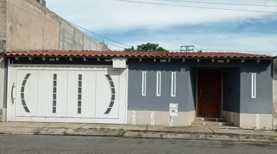 Team Gonzalez. Inzitu Realtors Vende Casa Res. Las Majaguas San Diego, Av. Don Julio Centenociudad