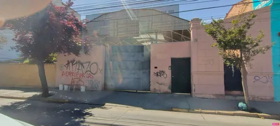 Amplia Propiedad  De Uso Comercial  (100920)