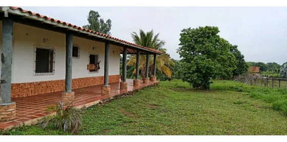 Finca En Venta,ubicada En Sabana De Medio,barrera