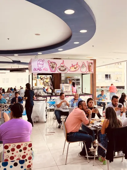 Venta De Heladería En El Hueco De Medellin 