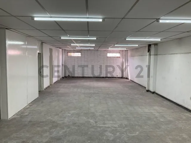 En Alquiler Local Comercial Centro Comercial San Martín