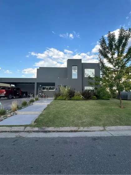 Casa En Venta - 2 Dormitorios 3 Baños - Cochera - 210mts2 - Canning