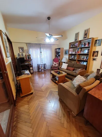 Ph En Venta - 5 Dormitorios 2 Baños - 237mts2 - Almagro