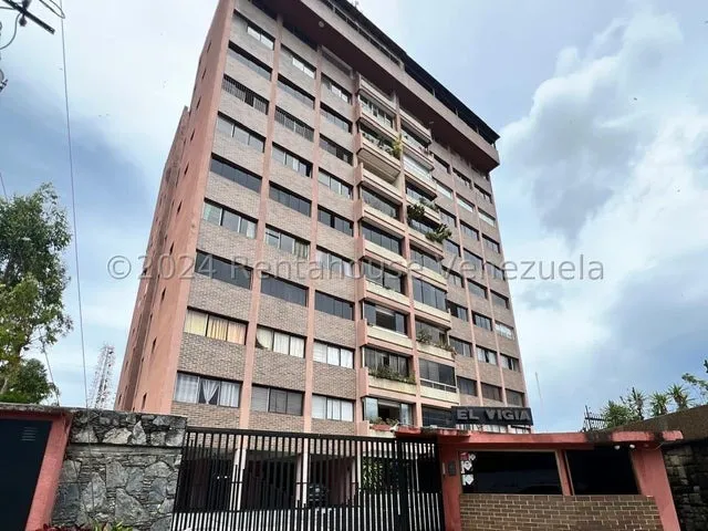 Este Ph Combina A La Perfección Confort, Privacidad Y Una Ubicación Privilegiada En Calle Ciega. Dormitorios Espaciosos.  Hermosa Vista Al Avila. Está En Colinas De Santa Mónica