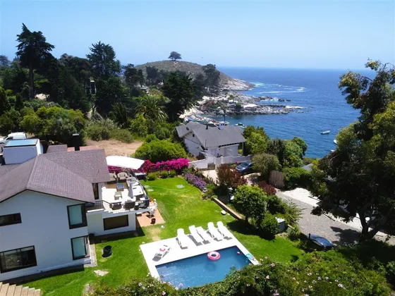 Casa En Un Sitio Único A Pasos De La Playa De Zapallar