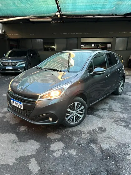 Peugeot 208 1.6 Feline