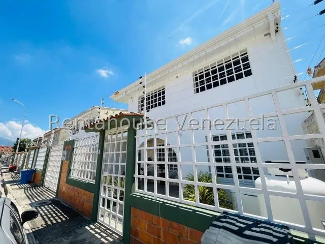¡tu Nuevo Hogar Te Espera! En Este  Moderno Townhouse En La Urb. Villas Del Sol 25-6276 Mfc