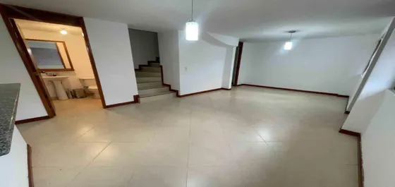  Casa En Arriendo Ubicada En Envigado Sector Loma Del Escobero  (27157).