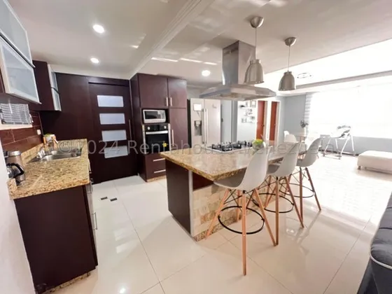 Estupendo Apartamento En Venta Urb. El Bosque, Maracay 24-27888 Hc