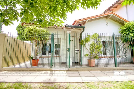 Casa En  1 Planta + Entrepiso Con Jardin