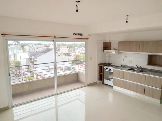 Venta Departamento Lanús Oeste Al Frente 2 Ambientes Con Toilette