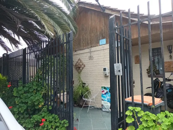 Acogedora Casa Esquina En Venta En Antártica Chilena, Maipú 