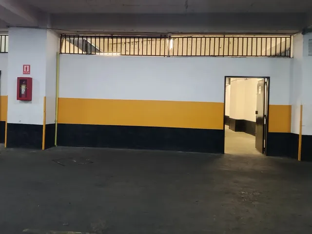 Depósito En Alquiler Ubicado En La Av Andrés Bello