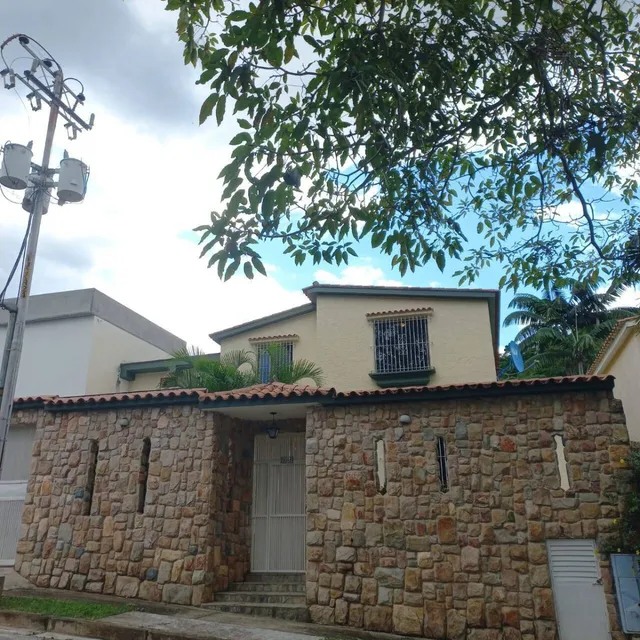 T.r. Vende Casa En Calle Cerrada En La Urbanizacion Prebo Iii. Valencia   Cod. 285945