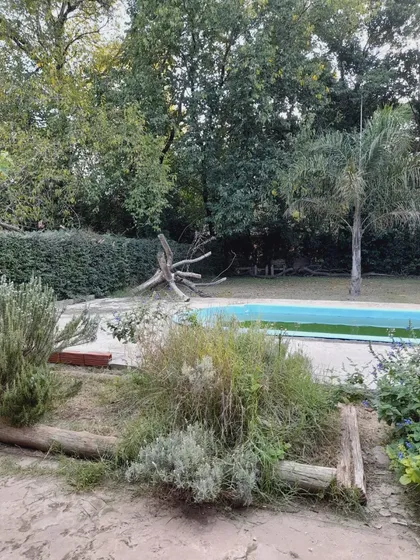 Casa Con Pileta Y Parque En Barrio Güemes, Carlos Spegazzini A 40 Minutos De Caba 