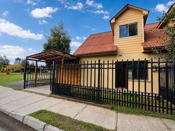 Casa Esquina De 3d 1b En Don Sebastián De Rauquén, Curicó