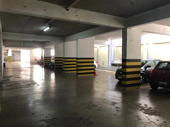 Amplio Parking Pleno Centro De Viña, Pasos Metro Miramar