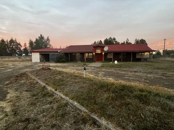 Casa En Sitio De 10.000 Metros Cuadrados (1 Hectarea)