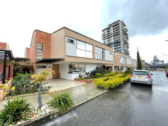  Casa En Venta Ubicada En Rionegro Sector Los Colegios (27132).