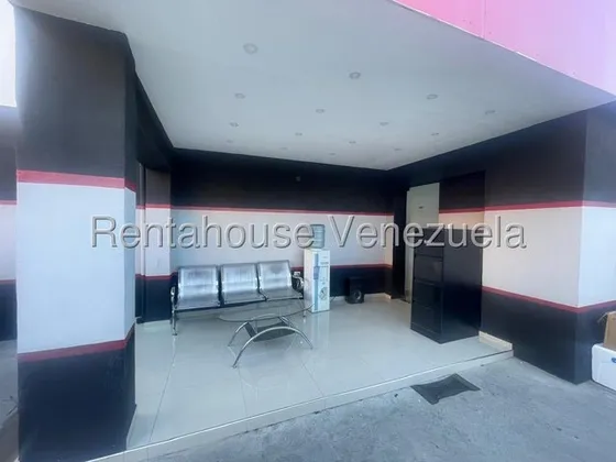 Ana Karina Molleja Vende Potencial Local Comercial En Zona Centro , Barquisimeto, Lara /akm