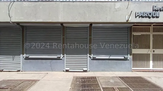Jg Cod Flex  24-27743 Se Alquila Estupendo Local A Pie De Calle  En La Candelaria Negociable 